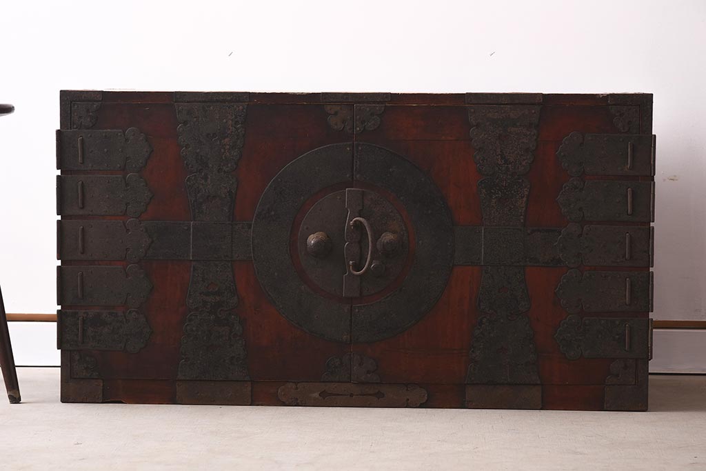 アンティーク家具　ヒノキ材　観音開き扉　趣たっぷりの衣装箪笥(ローボード、ローチェスト、引き出し)(R-037210)