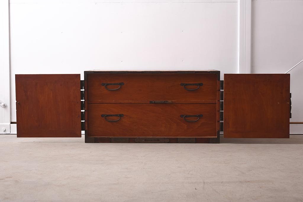 アンティーク家具　ヒノキ材　観音開き扉　趣たっぷりの衣装箪笥(ローボード、ローチェスト、引き出し)(R-037210)