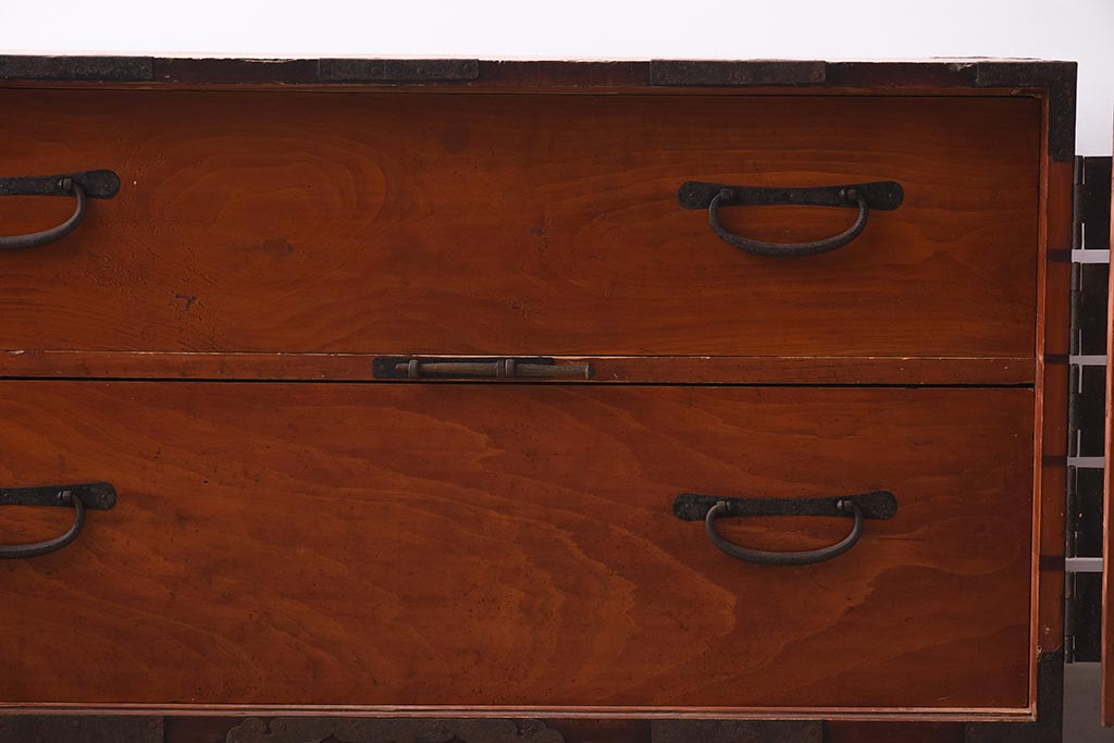 アンティーク家具　ヒノキ材　観音開き扉　趣たっぷりの衣装箪笥(ローボード、ローチェスト、引き出し)(R-037210)