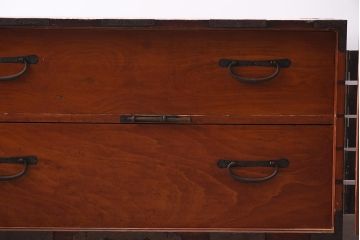 アンティーク家具　ヒノキ材　観音開き扉　趣たっぷりの衣装箪笥(ローボード、ローチェスト、引き出し)(R-037210)