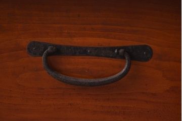 アンティーク家具　ヒノキ材　観音開き扉　趣たっぷりの衣装箪笥(ローボード、ローチェスト、引き出し)(R-037210)