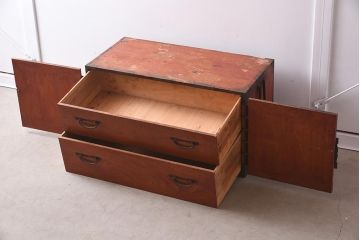 アンティーク家具　ヒノキ材　観音開き扉　趣たっぷりの衣装箪笥(ローボード、ローチェスト、引き出し)(R-037210)