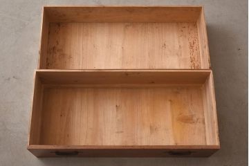 アンティーク家具　ヒノキ材　観音開き扉　趣たっぷりの衣装箪笥(ローボード、ローチェスト、引き出し)(R-037210)