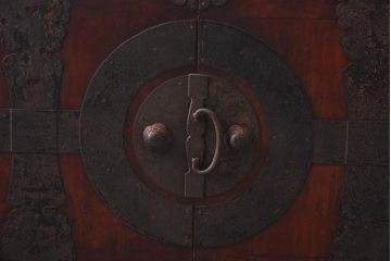 アンティーク家具　ヒノキ材　観音開き扉　趣たっぷりの衣装箪笥(ローボード、ローチェスト、引き出し)(R-037210)