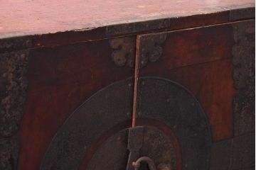 アンティーク家具　ヒノキ材　観音開き扉　趣たっぷりの衣装箪笥(ローボード、ローチェスト、引き出し)(R-037210)