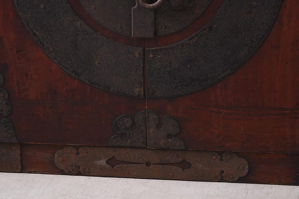 アンティーク家具　ヒノキ材　観音開き扉　趣たっぷりの衣装箪笥(ローボード、ローチェスト、引き出し)(R-037210)