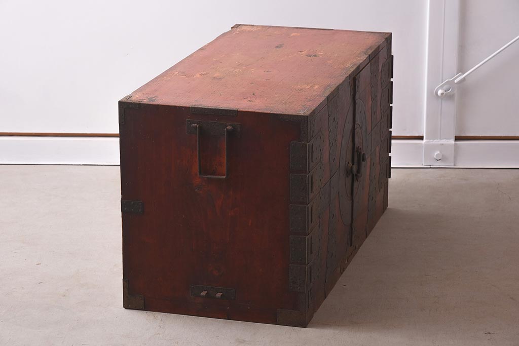 アンティーク家具　ヒノキ材　観音開き扉　趣たっぷりの衣装箪笥(ローボード、ローチェスト、引き出し)(R-037210)