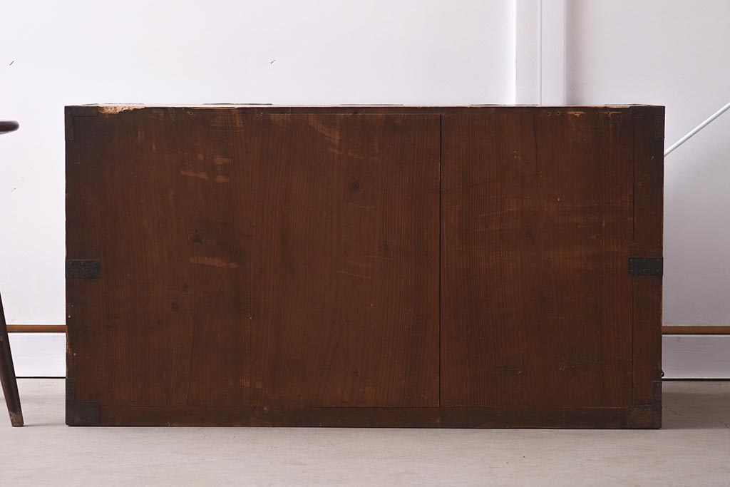 アンティーク家具　ヒノキ材　観音開き扉　趣たっぷりの衣装箪笥(ローボード、ローチェスト、引き出し)(R-037210)