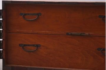 アンティーク家具　ヒノキ材　観音開き扉　趣たっぷりの衣装箪笥(ローボード、ローチェスト、引き出し)(R-037210)