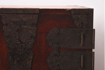 アンティーク家具　ヒノキ材　観音開き扉　趣たっぷりの衣装箪笥(ローボード、ローチェスト、引き出し)(R-037210)