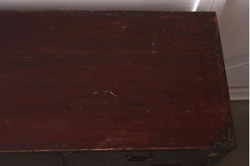 アンティーク家具　細身の引手がすっきりとした印象を与える衣装箪笥(引き出し)(R-037211)