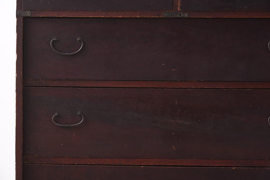 アンティーク家具　細身の引手がすっきりとした印象を与える衣装箪笥(引き出し)(R-037211)