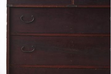 アンティーク家具　細身の引手がすっきりとした印象を与える衣装箪笥(引き出し)(R-037211)