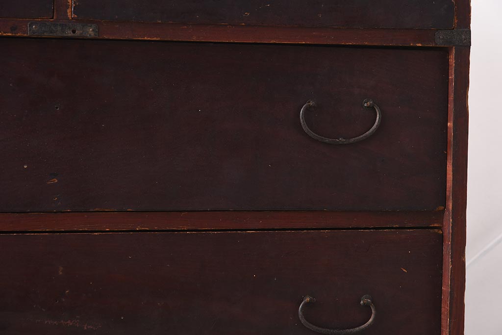 アンティーク家具　細身の引手がすっきりとした印象を与える衣装箪笥(引き出し)(R-037211)