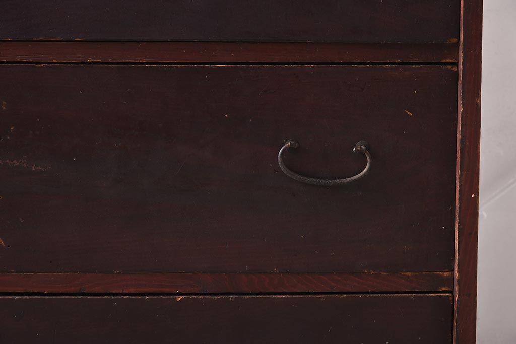 アンティーク家具　細身の引手がすっきりとした印象を与える衣装箪笥(引き出し)(R-037211)