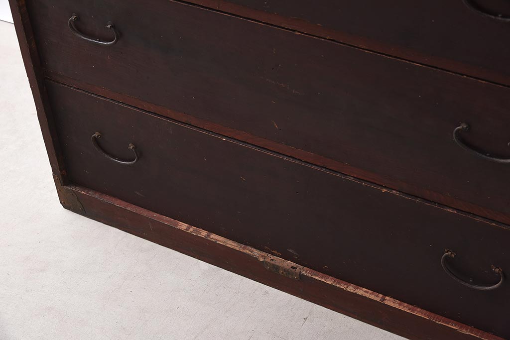 アンティーク家具　細身の引手がすっきりとした印象を与える衣装箪笥(引き出し)(R-037211)