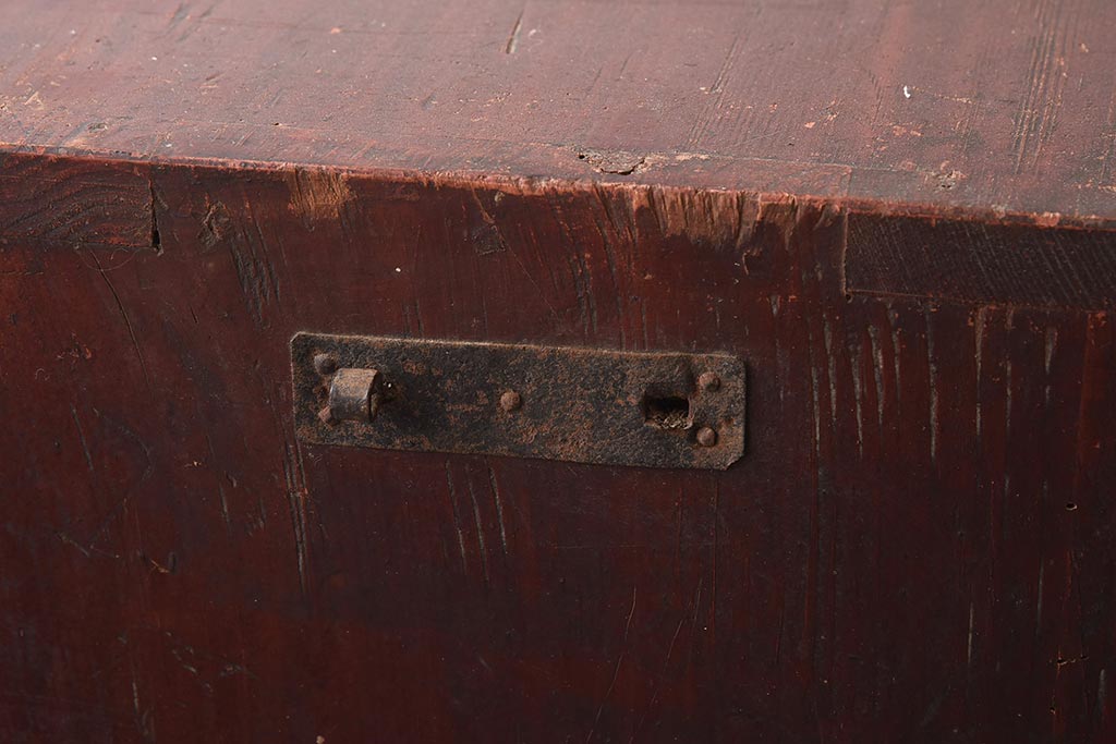 アンティーク家具　細身の引手がすっきりとした印象を与える衣装箪笥(引き出し)(R-037211)