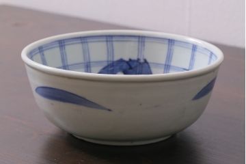 アンティーク雑貨　江戸期　伊万里　コウモリ(蝙蝠)図柄　深鉢(皿、和食器)(R-037221)