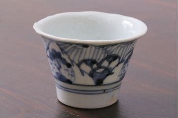 アンティーク雑貨　古民具・骨董　江戸期　広東形　古伊万里　染付蕎麦猪口(R-037223)