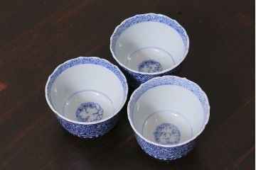 アンティーク雑貨　古民具・骨董　江戸後期　伊万里　蛸唐草　角福　蕎麦猪口3個セット(R-037224)