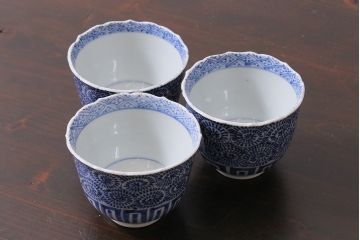 アンティーク雑貨　古民具・骨董　江戸後期　伊万里　蛸唐草　角福　蕎麦猪口3個セット(R-037224)