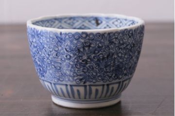 アンティーク雑貨　古民具・骨董　江戸期　古伊万里　微塵唐草蕎麦猪口(成化年製)(R-037226)