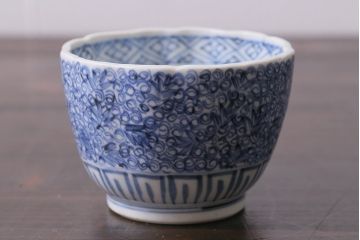 アンティーク雑貨　古民具・骨董　江戸期　古伊万里　微塵唐草蕎麦猪口(成化年製)(R-037226)