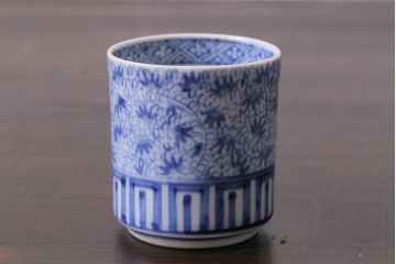 アンティーク雑貨　古民具・骨董　江戸期　古伊万里　微塵唐草筒型猪口2個セット(富長貴春)(R-037228)