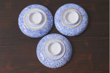 アンティーク雑貨　幕末明治期　線描染付　細かな図柄が味わい深い蓋付茶碗3客セット(和食器)(R-037229)