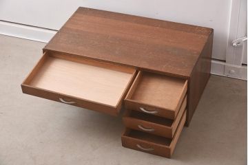 アンティーク家具　昭和中期　シルバーの取っ手がお洒落なレトロな佇まいの文机(座机、ローテーブル、片袖机)(R-037234)