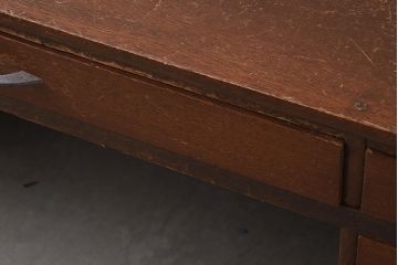 アンティーク家具　昭和中期　シルバーの取っ手がお洒落なレトロな佇まいの文机(座机、ローテーブル、片袖机)(R-037234)