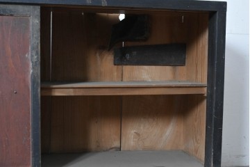 和製アンティーク　明治期　太い枠線が印象的な鋲打ちデザインのサイドボード　(R-037249)
