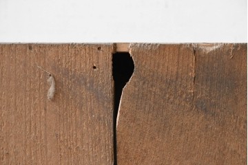 和製アンティーク　明治期　太い枠線が印象的な鋲打ちデザインのサイドボード　(R-037249)