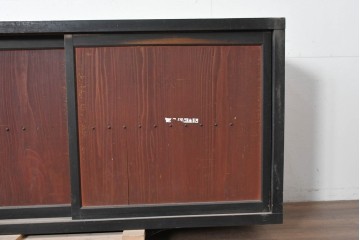 和製アンティーク　明治期　太い枠線が印象的な鋲打ちデザインのサイドボード　(R-037250)