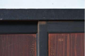 和製アンティーク　明治期　太い枠線が印象的な鋲打ちデザインのサイドボード　(R-037250)