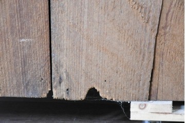 和製アンティーク　明治期　太い枠線が印象的な鋲打ちデザインのサイドボード　(R-037250)