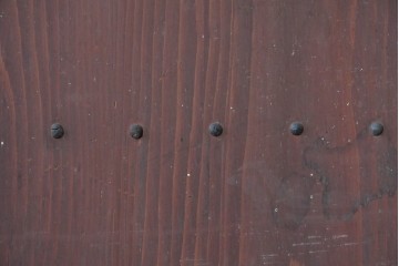 和製アンティーク　明治期　太い枠線が印象的な鋲打ちデザインの二段重ね収納棚　(R-037251)