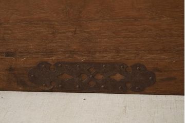 アンティーク家具　和製アンティーク　前面桐材　松竹梅の金具が付いた風流な衣装箪笥(引き出し、和タンス、ローチェスト、時代箪笥、桐箪笥、桐たんす)(R-037253)