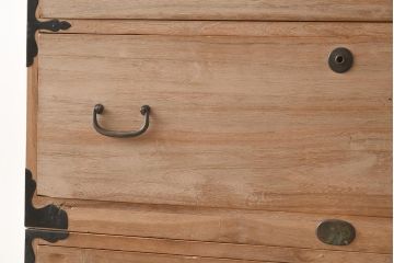 アンティーク家具　和製アンティーク　明るい木肌と黒い金具のコントラストが絶妙な重ね箪笥(衣装箪笥、和タンス、引き出し、チェスト)(R-037254)