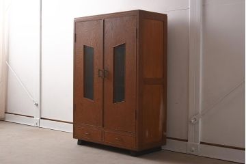 レトロ家具　昭和レトロ　扉のデザインがユニークな脚付き本箱(ブックケース、収納棚、戸棚)(R-037255)