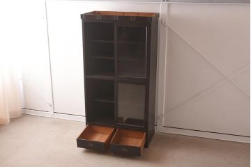 アンティーク家具　和製アンティーク　ノスタルジックな雰囲気漂う食器棚(ガラス戸棚、キャビネット、収納棚)(R-037257)