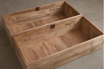 アンティーク家具　和製アンティーク　桐材　上品な菊の透かし彫り金具が付いた衣装箪笥(引き出し、和タンス、ローチェスト、桐箪笥、桐たんす)(R-037259)