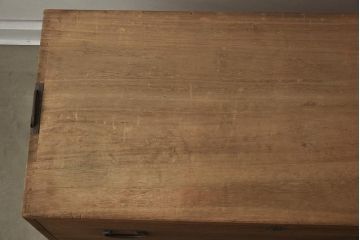 アンティーク家具　和製アンティーク　桐材　上品な菊の透かし彫り金具が付いた衣装箪笥(引き出し、和タンス、ローチェスト、桐箪笥、桐たんす)(R-037259)