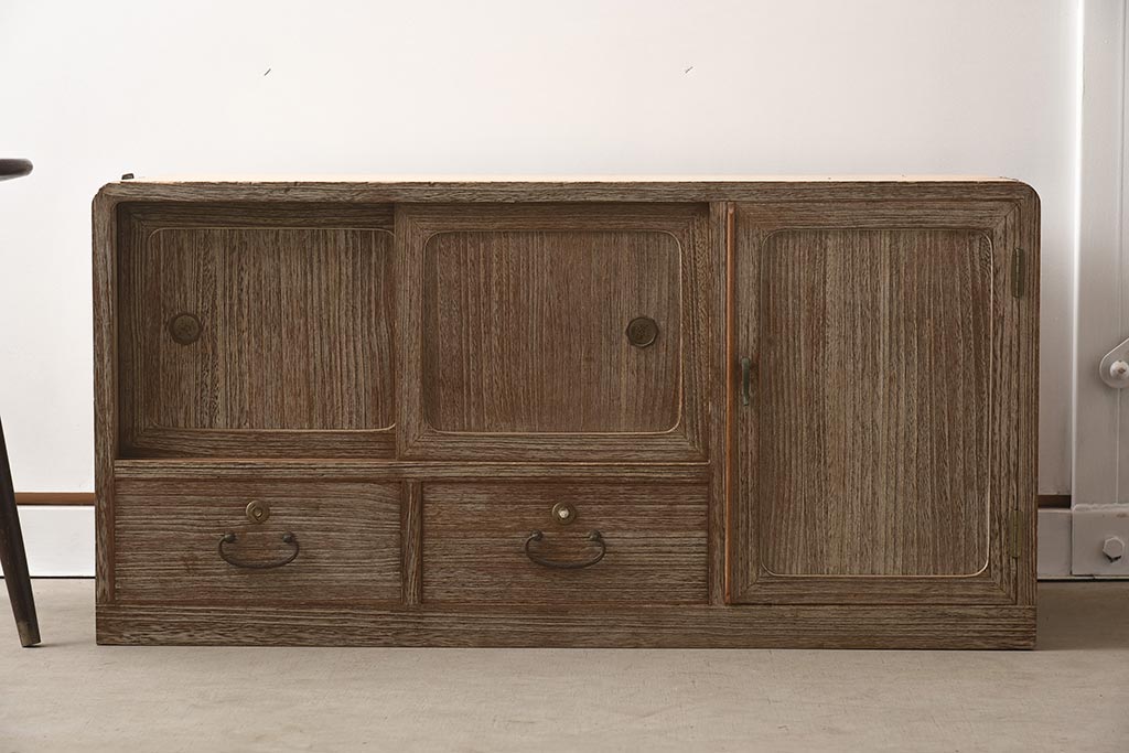 アンティーク家具　和製アンティーク　昭和中期　桐材　古い木肌が味わい深い戸棚(収納棚、テレビ台、ローボード、桐箪笥、桐たんす)(R-037260)