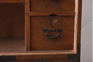 アンティーク家具　明治大正期　前面ケヤキ材　ダイナミックな木目が魅力の時代箪笥(茶箪笥、収納棚、戸棚、引き出し)(R-037261)