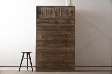 アンティーク家具　和製アンティーク　前面桐材　まっすぐな木目が魅力的な3段重ね箪笥(衣装箪笥、引き出し、桐箪笥、桐たんす)(R-037266)