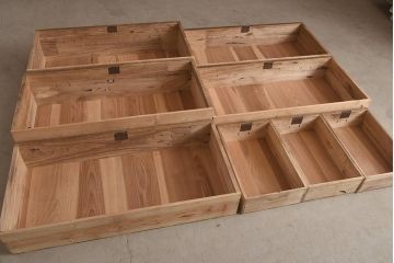 アンティーク家具　和製アンティーク　前面桐材　まっすぐな木目が魅力的な3段重ね箪笥(衣装箪笥、引き出し、桐箪笥、桐たんす)(R-037266)