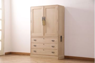 アンティーク家具　あたたかな和の空間を演出する柔らか木肌の衣装タンス(和タンス、箪笥、桐箪笥、桐たんす)(R-037267)