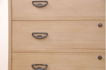 アンティーク家具　あたたかな和の空間を演出する柔らか木肌の衣装タンス(和タンス、箪笥、桐箪笥、桐たんす)(R-037267)