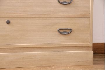 アンティーク家具　あたたかな和の空間を演出する柔らか木肌の衣装タンス(和タンス、箪笥、桐箪笥、桐たんす)(R-037267)